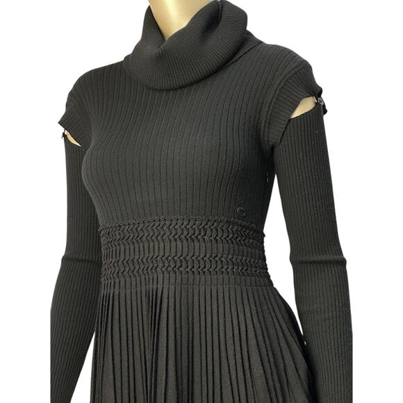 Chanel Shoulder Cut-Outs Dress Sz.40 - Picture 4 of 7